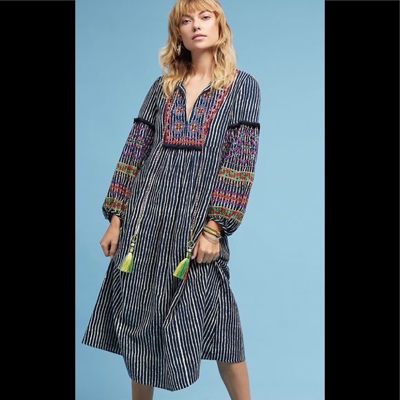 Velvet by Graham & Spencer Dresses & Skirts - NEW Velvet by Graham & Spencer Lantern  Midi Dress